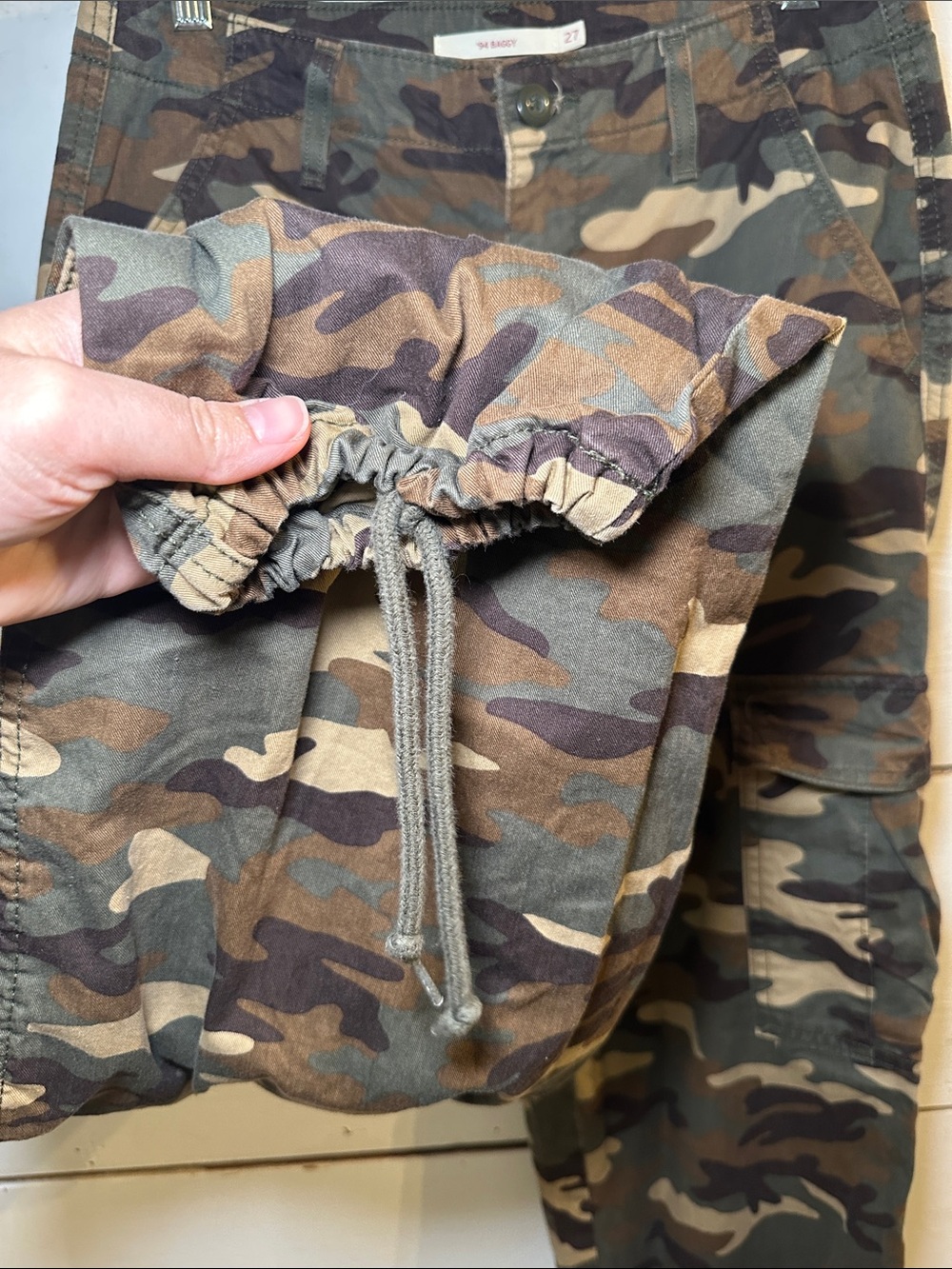 Levi’s 94’ Baggy Camo Cargo Pants - Picture 5 of 11